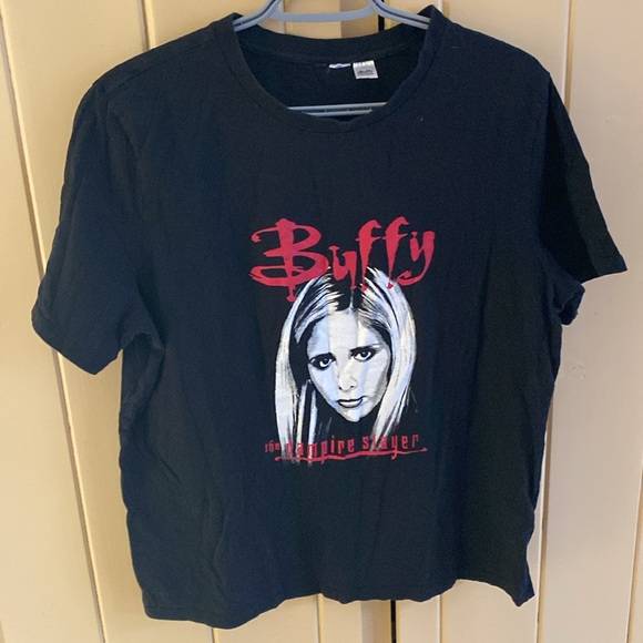 Lot of three 100% cotton tees—The Exorcist, Gremlins & Buffy the Vampire Slayer - Picture 6 of 13